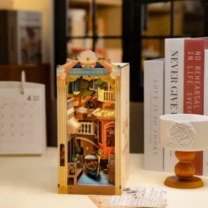 Serre-livres DIY - Venise Romantique, une maquette miniature 3D représentant Venise avec ses gondoles, ses cafés, et son architecture élégante, idéale pour décorer une bibliothèque, serre-livres-book-nook-wooden-model-romantic-venice-venise-romantique-tgb08-book-nook-rolife-mykitdiy-rokr-kit-diy