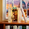 Serre-livres DIY - Venise Romantique, une maquette miniature 3D représentant Venise avec ses gondoles, ses cafés, et son architecture élégante, idéale pour décorer une bibliothèque, serre-livres-book-nook-wooden-model-romantic-venice-venise-romantique-tgb08-book-nook-rolife-mykitdiy-rokr-kit-diy