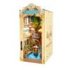 Serre-livres DIY - Venise Romantique, une maquette miniature 3D représentant Venise avec ses gondoles, ses cafés, et son architecture élégante, idéale pour décorer une bibliothèque, serre-livres-book-nook-wooden-model-romantic-venice-venise-romantique-tgb08-book-nook-rolife-mykitdiy-rokr-kit-diy
