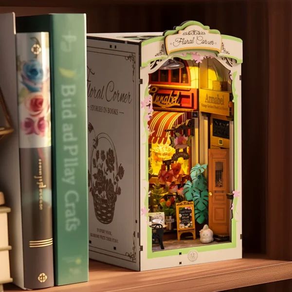 Serre-livres DIY - Coin Floral, une maquette miniature représentant un jardin fleuri en 3D, conçu pour embellir les bibliothèques avec des motifs floraux raffinés, book nook floral corner kit diy wood bois mykitdiy